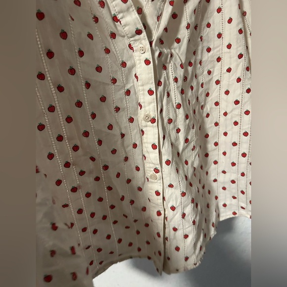 & OTHER STORIES
Print Ruffled Collar Blouse In White W. Tiny Strawberry Print - Picture 12 of 12